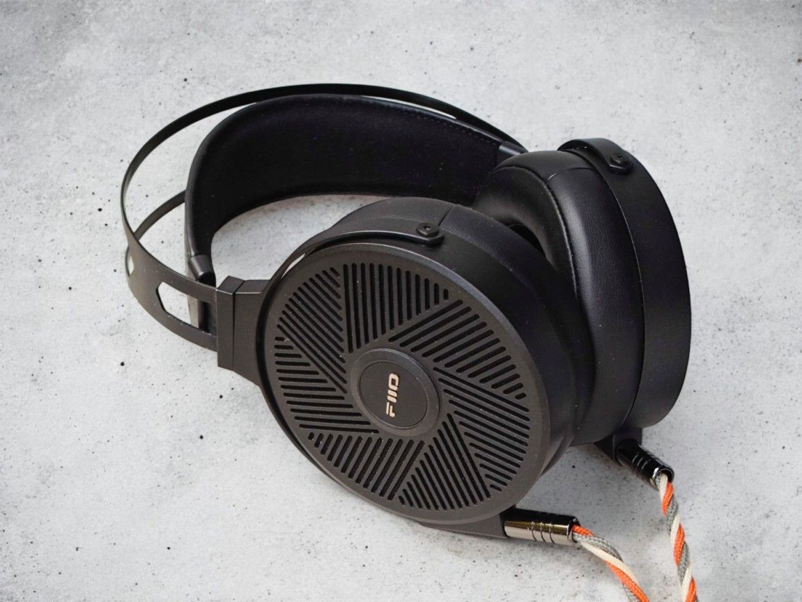 FiiO FT5 REVIEW – Musical, Not Neutral – The Headphoneer