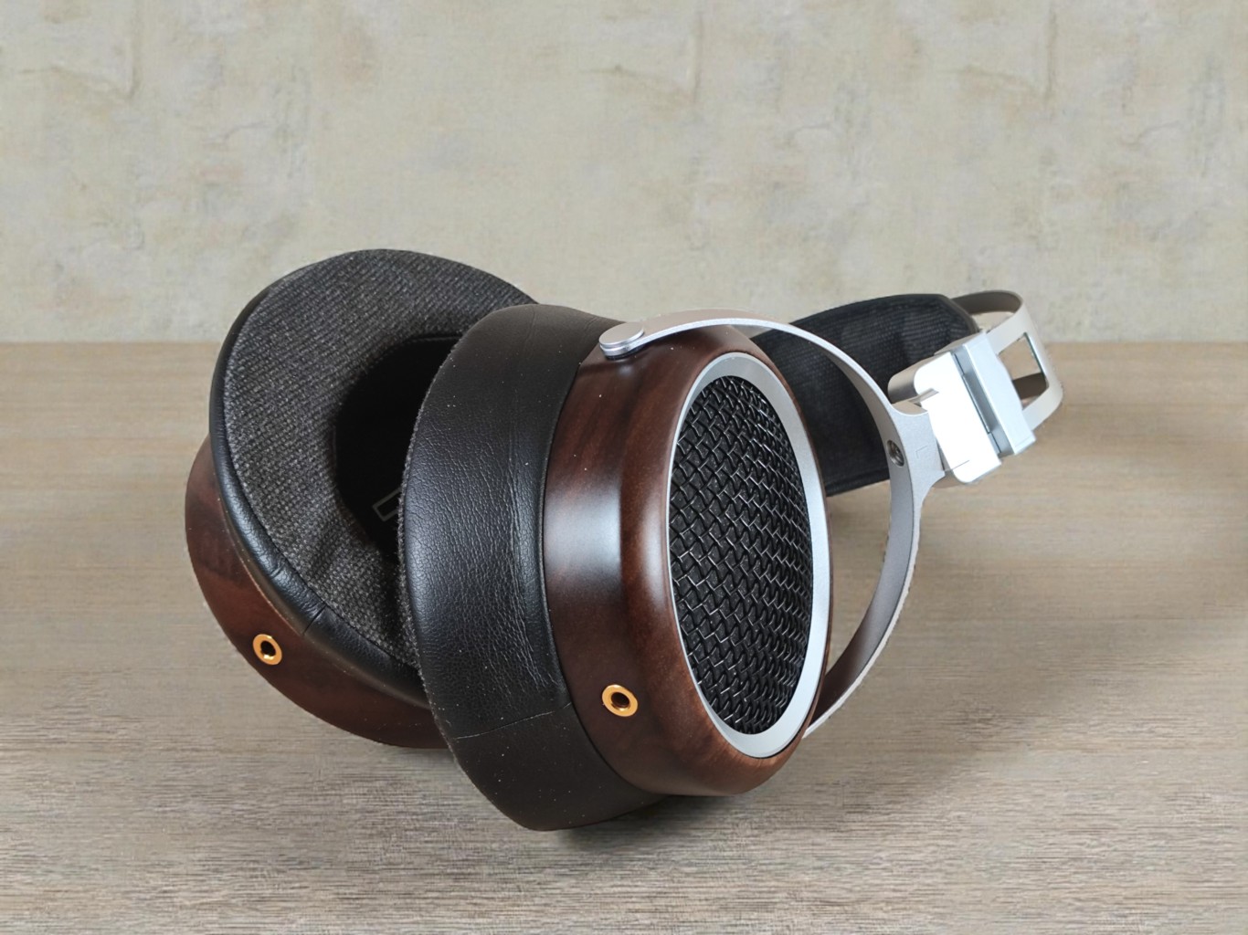 SIVGA LUAN REVIEW – The Headphoneer