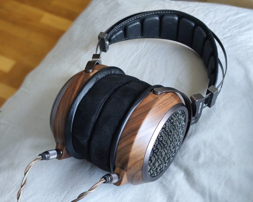 Sendy Egret with Micro Suede Pads