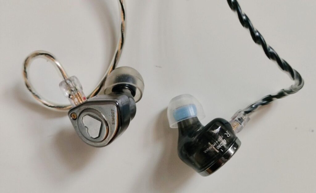 SIMGOT EW300 vs EG280