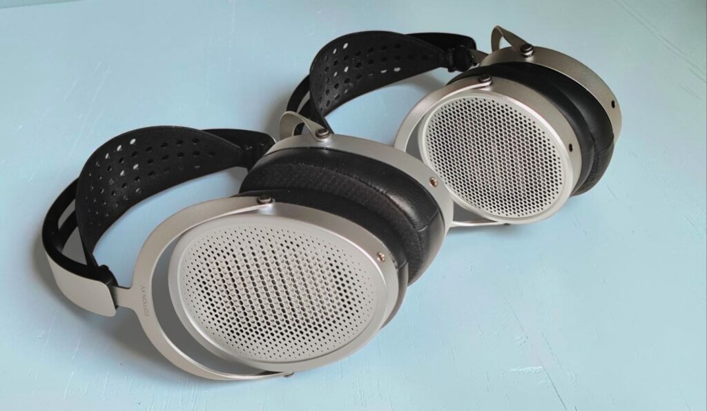 Hifiman XV vs HE600